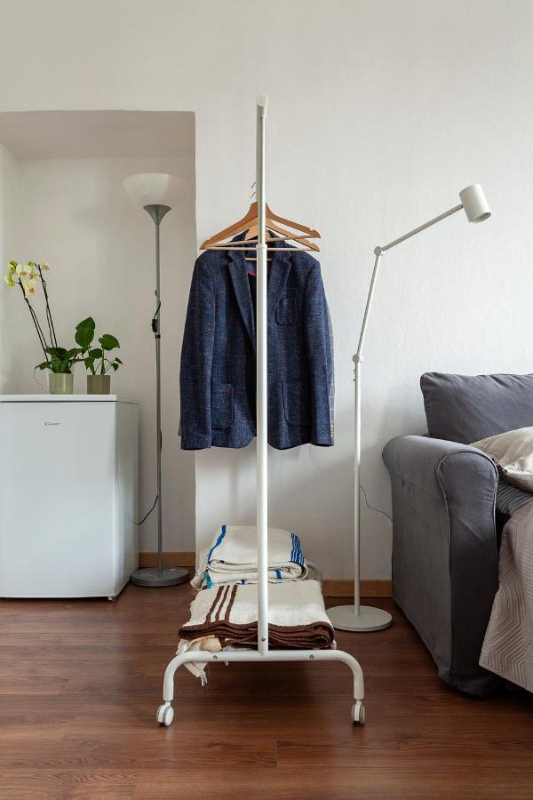 A Central Quiet Sunny Studio In Verbania Bagian luar foto