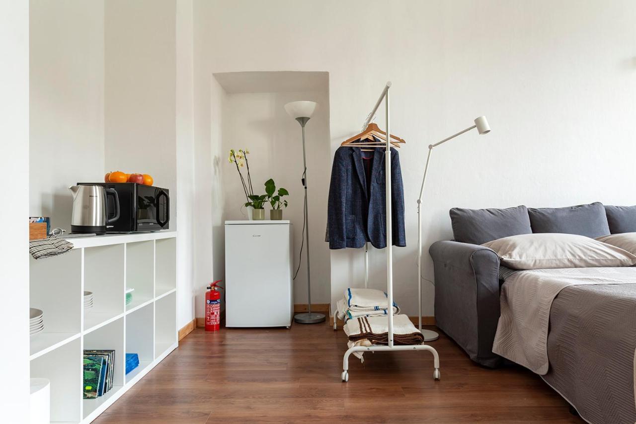 A Central Quiet Sunny Studio In Verbania Bagian luar foto